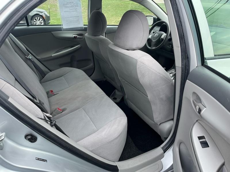 Toyota Corolla LE 4-Speed AT 2010