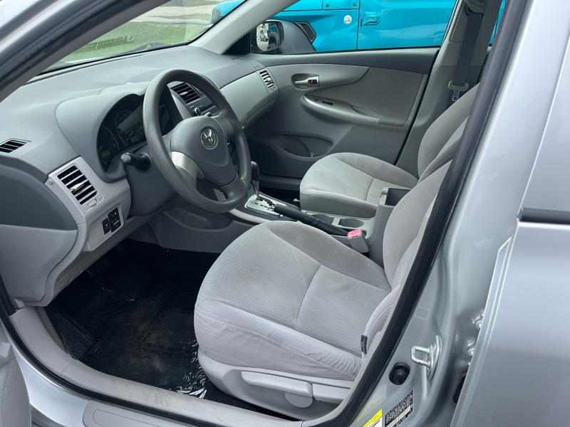 Toyota Corolla LE 4-Speed AT 2010