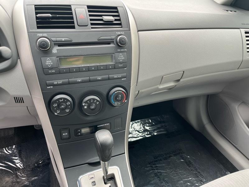 Toyota Corolla LE 4-Speed AT 2010