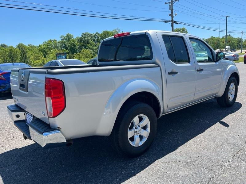 Nissan Frontier SV Crew Cab 2WD 2011