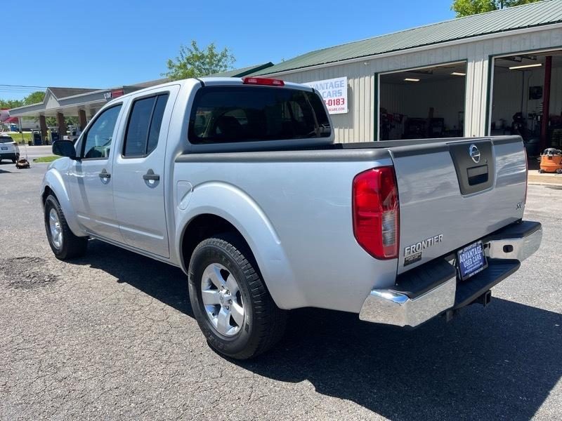Nissan Frontier SV Crew Cab 2WD 2011