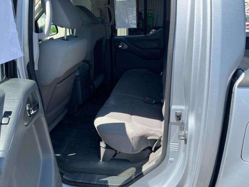 Nissan Frontier SV Crew Cab 2WD 2011
