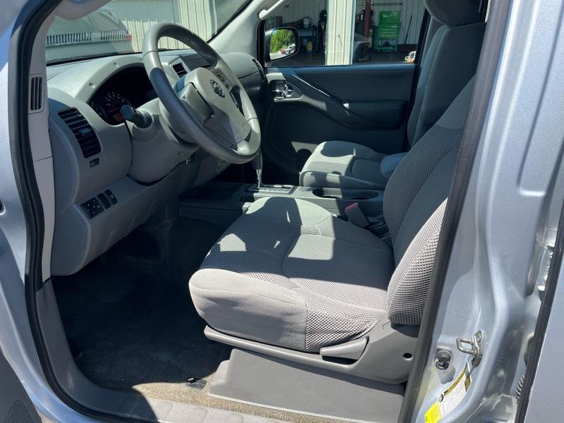 Nissan Frontier SV Crew Cab 2WD 2011