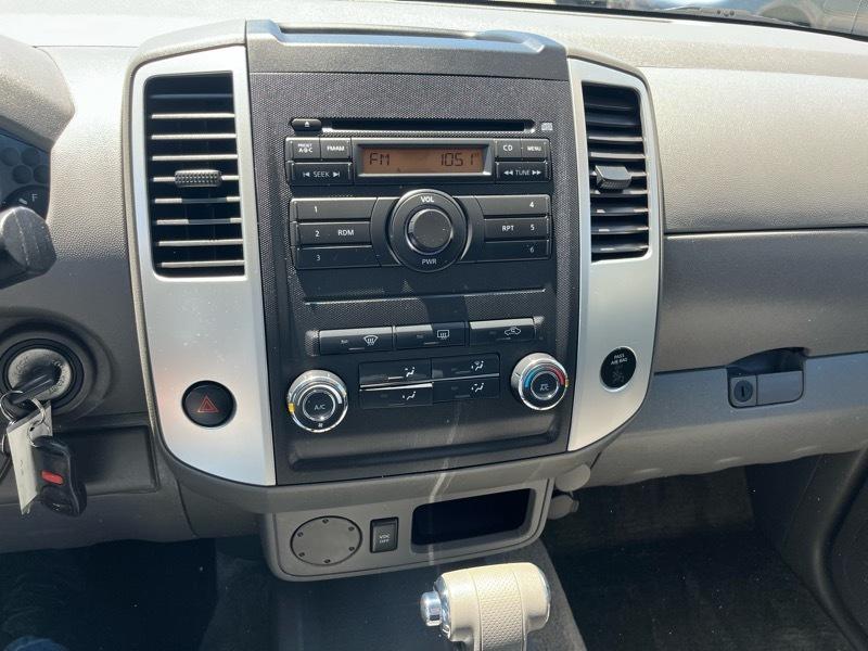 Nissan Frontier SV Crew Cab 2WD 2011