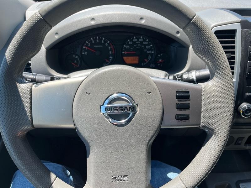 Nissan Frontier SV Crew Cab 2WD 2011