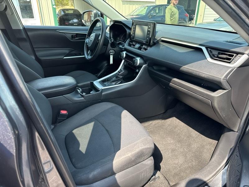 Toyota RAV4 LE AWD 2021