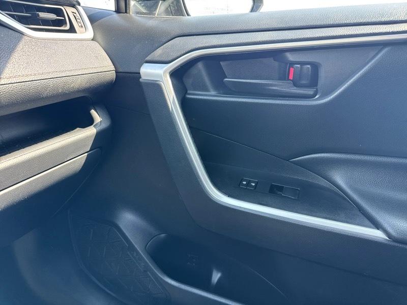 Toyota RAV4 LE AWD 2021