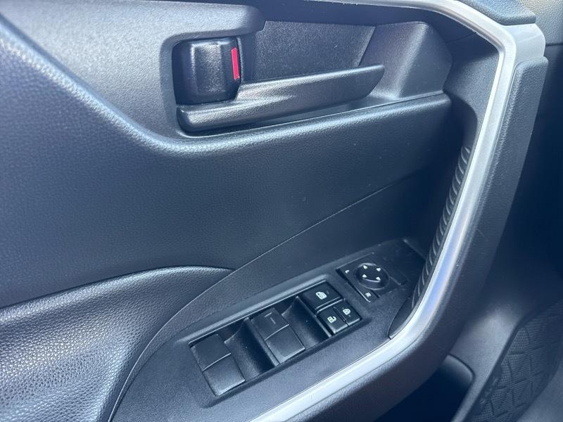 Toyota RAV4 LE AWD 2021