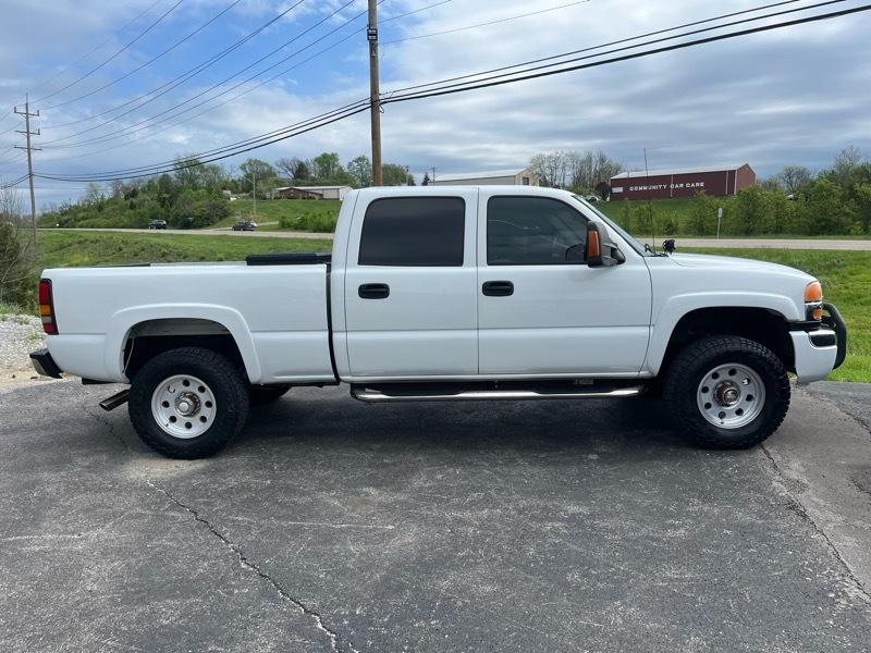 2005 GMC Sierra 2500HD Crew Cab Short Bed 4WD