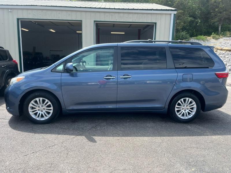 Toyota Sienna Limited Premium 7-Passenger 2017