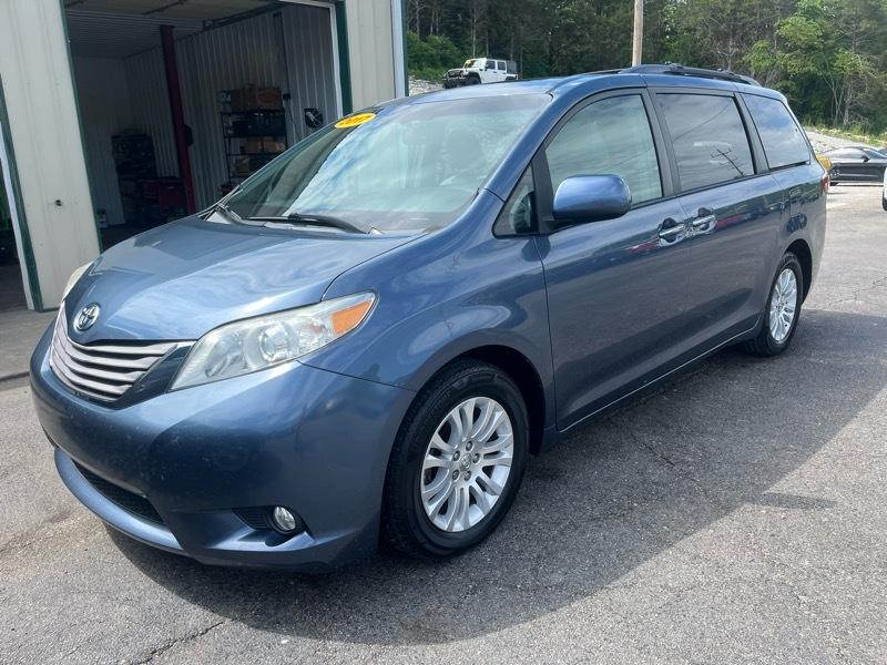 Toyota Sienna Limited Premium 7-Passenger 2017