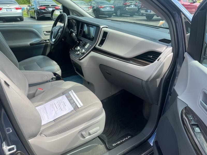 Toyota Sienna Limited Premium 7-Passenger 2017