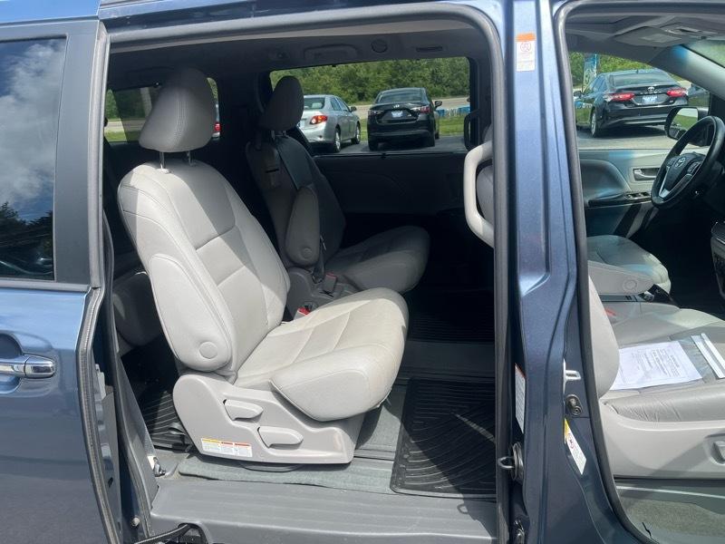 Toyota Sienna Limited Premium 7-Passenger 2017
