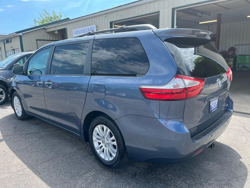 Toyota Sienna Limited Premium 7-Passenger 2017