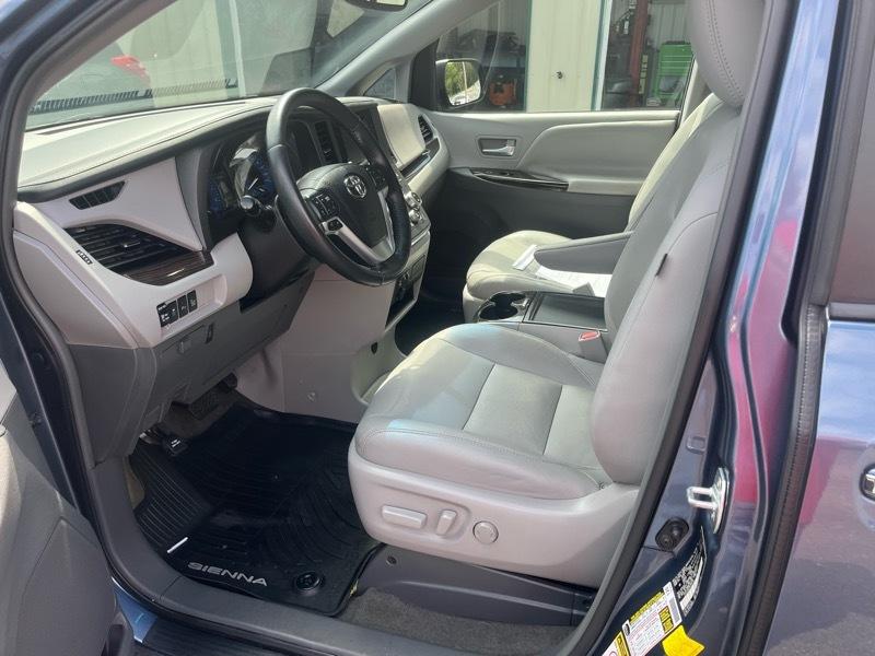 Toyota Sienna Limited Premium 7-Passenger 2017