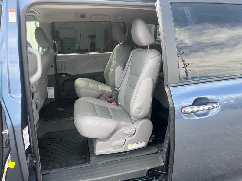 Toyota Sienna Limited Premium 7-Passenger 2017