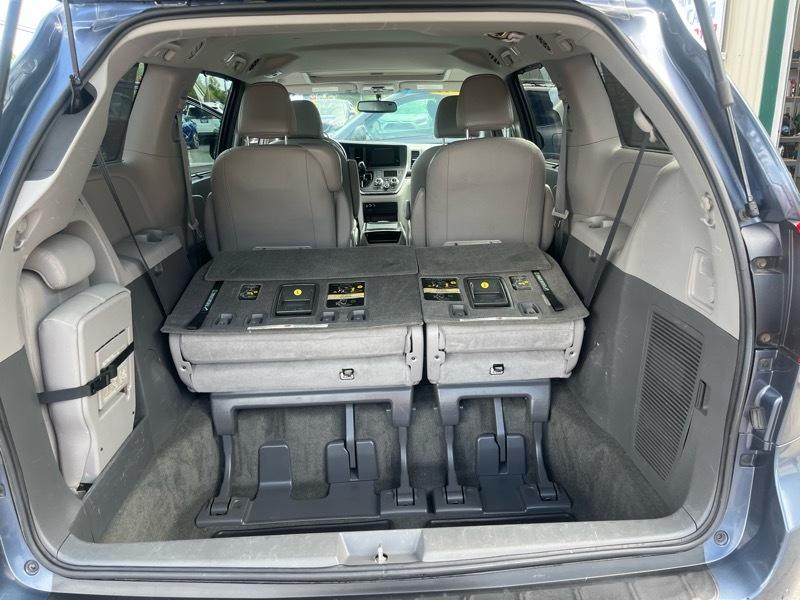 Toyota Sienna Limited Premium 7-Passenger 2017