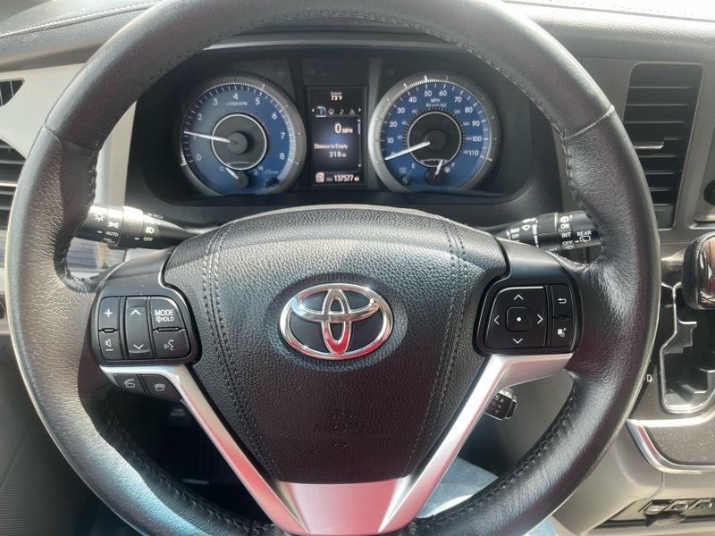 Toyota Sienna Limited Premium 7-Passenger 2017