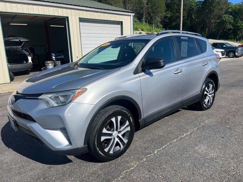 Toyota RAV4 LE AWD 2017