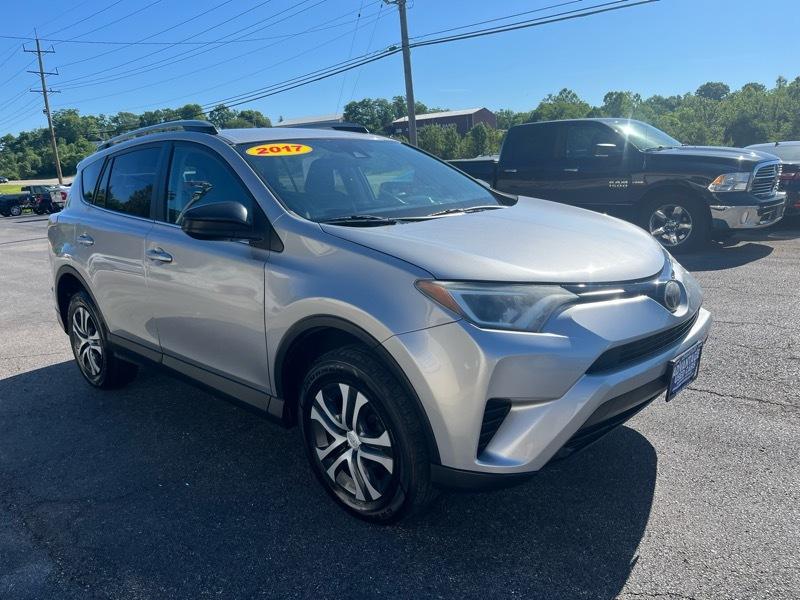 Toyota RAV4 LE AWD 2017