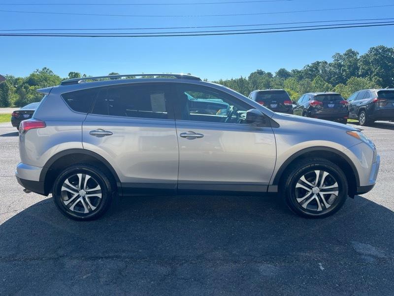 Toyota RAV4 LE AWD 2017