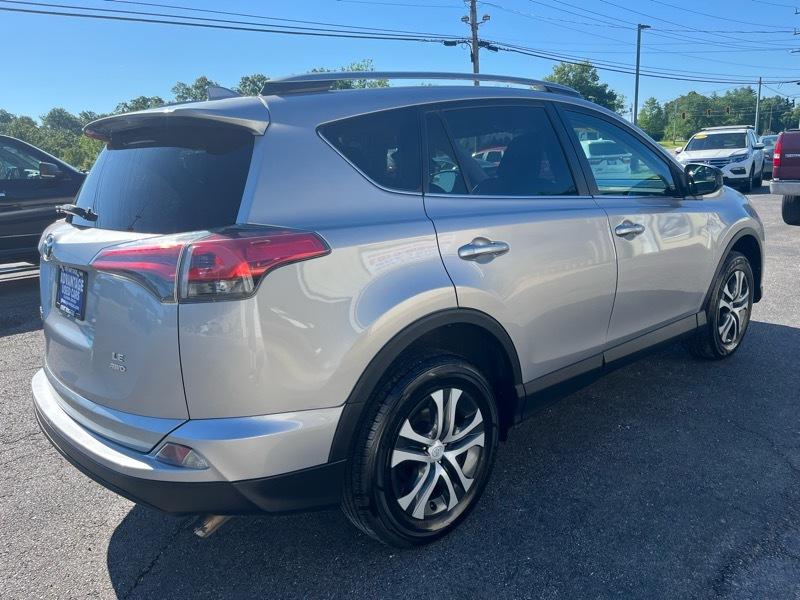 Toyota RAV4 LE AWD 2017