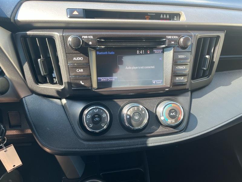Toyota RAV4 LE AWD 2017