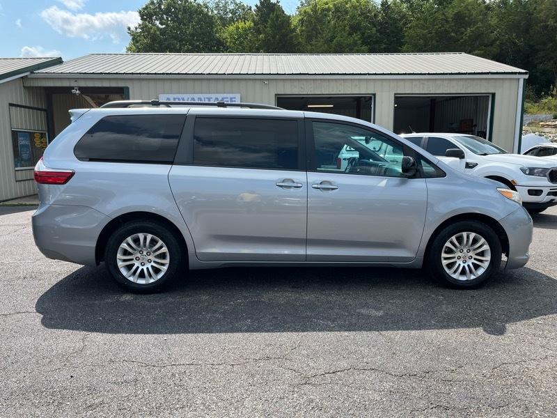 Toyota Sienna XLE 2017