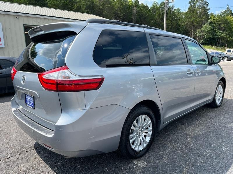 Toyota Sienna XLE 2017