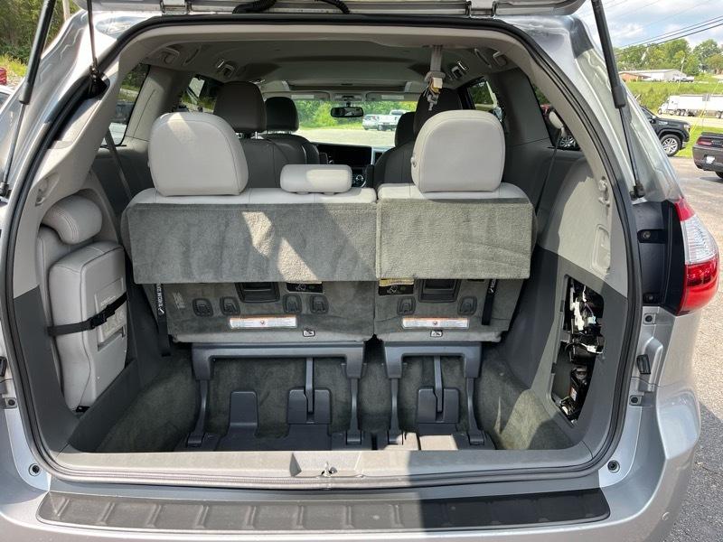Toyota Sienna XLE 2017