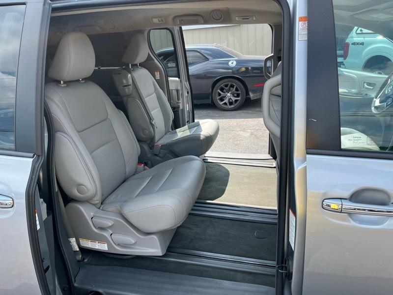 Toyota Sienna XLE 2017