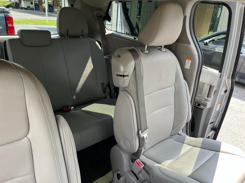 Toyota Sienna XLE 2017