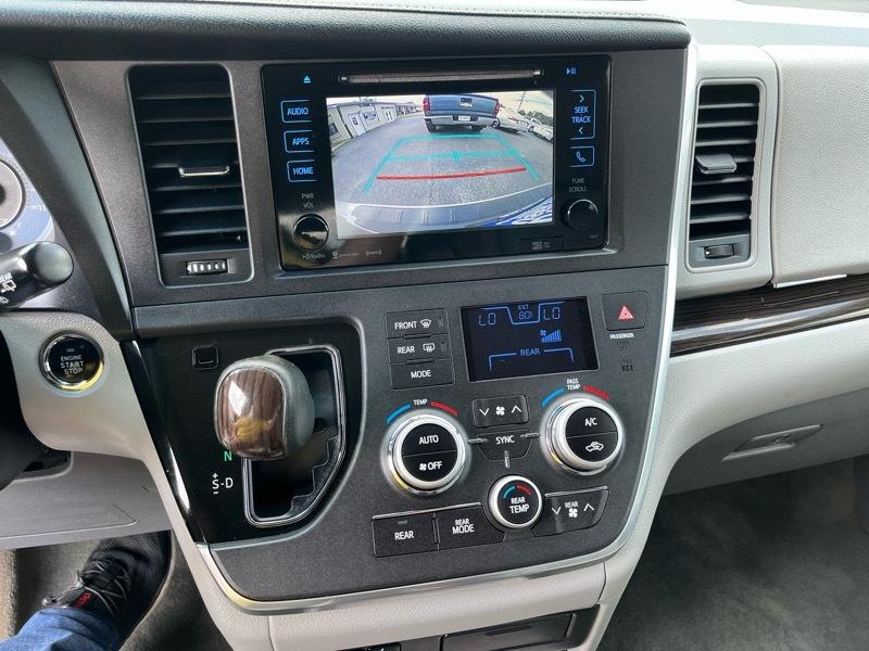 Toyota Sienna XLE 2017