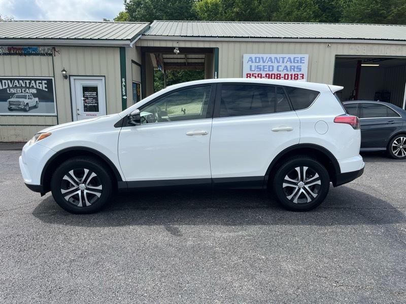 Toyota RAV4 LE AWD 2018