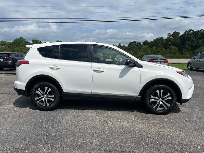 Toyota RAV4 LE AWD 2018