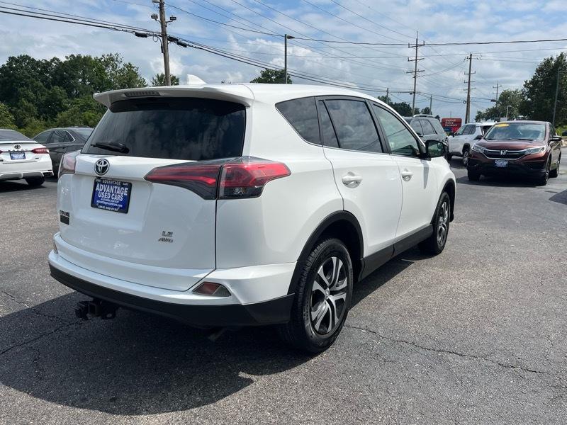 Toyota RAV4 LE AWD 2018