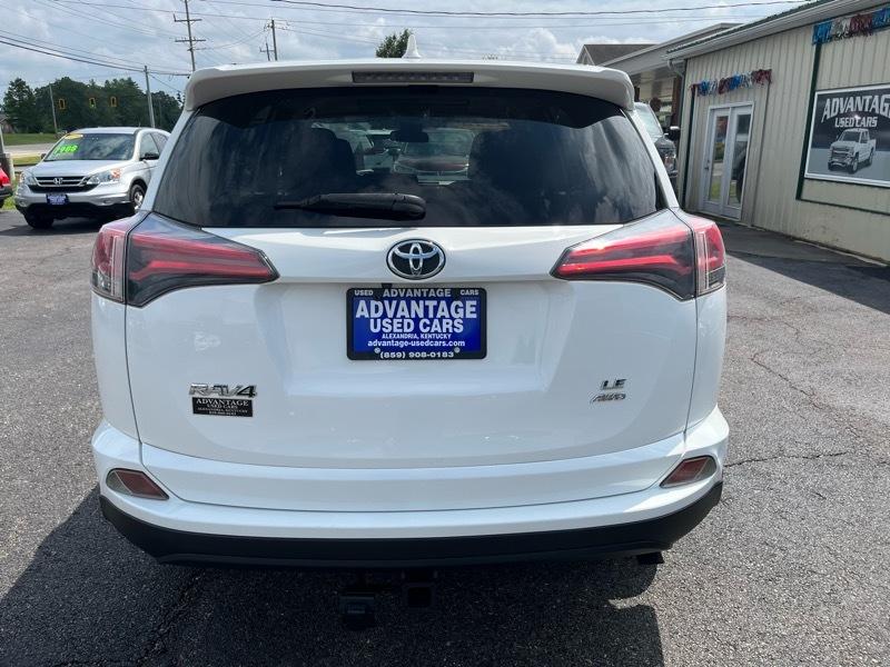 Toyota RAV4 LE AWD 2018