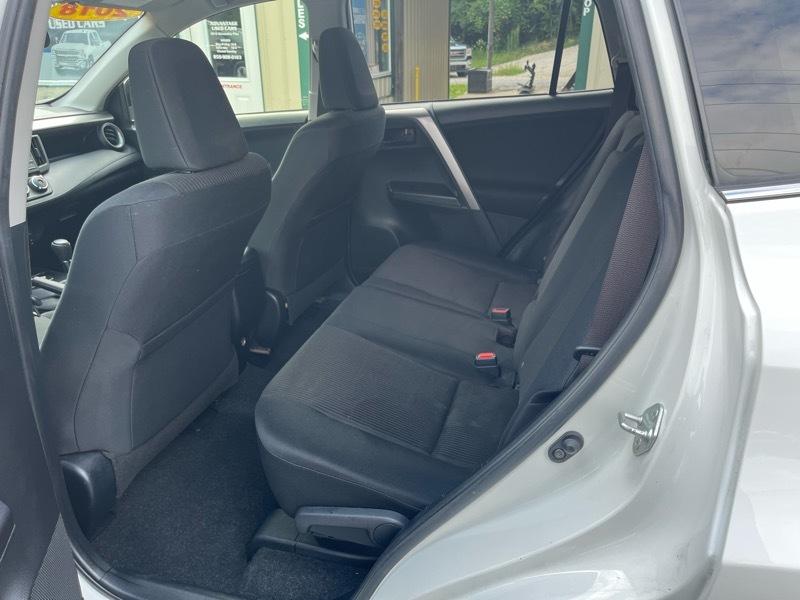 Toyota RAV4 LE AWD 2018