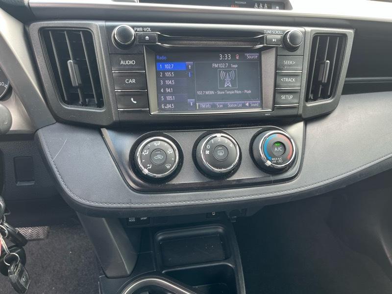 Toyota RAV4 LE AWD 2018