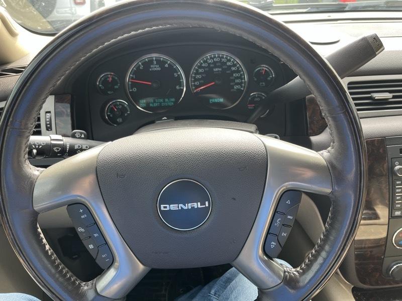 GMC Yukon Denali 4WD 2011