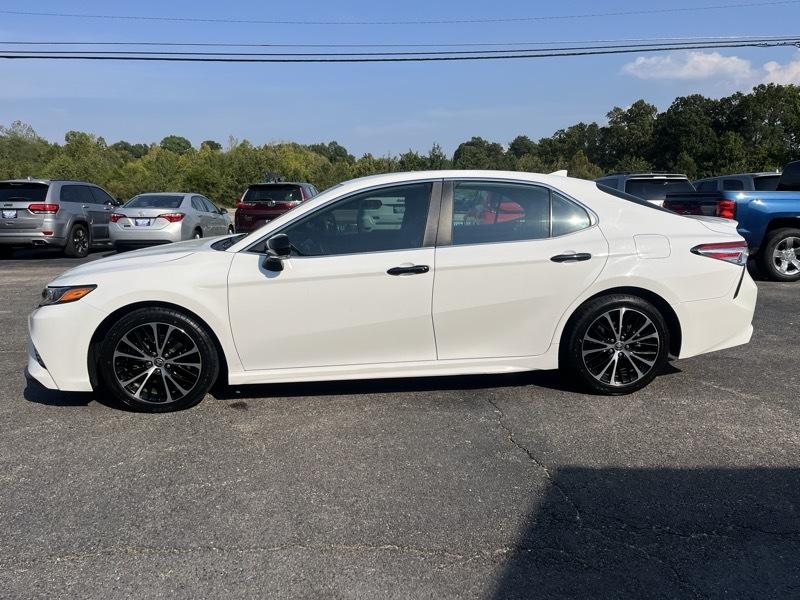 Toyota Camry SE 2020