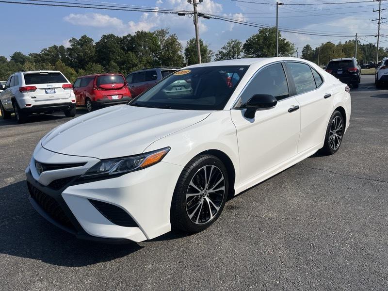 Toyota Camry SE 2020