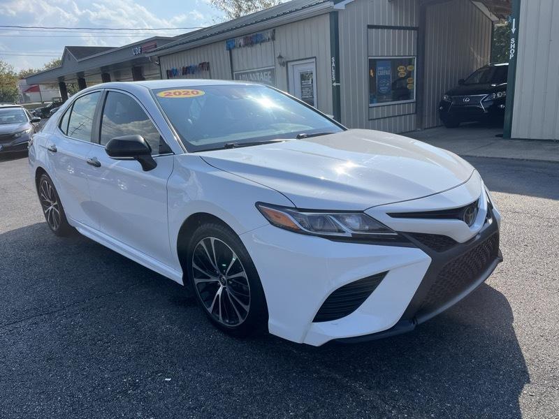 Toyota Camry SE 2020