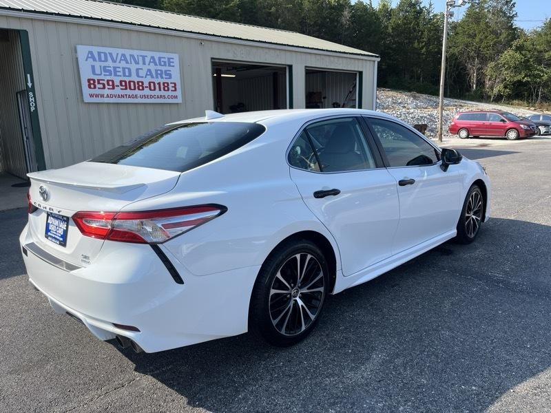 Toyota Camry SE 2020