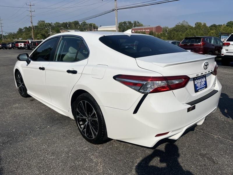 Toyota Camry SE 2020