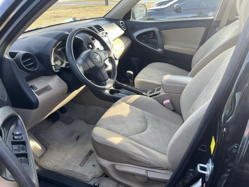 Toyota RAV4 Base I4 2WD 2011