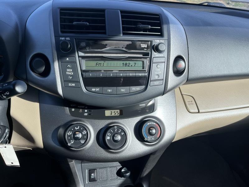 Toyota RAV4 Base I4 2WD 2011