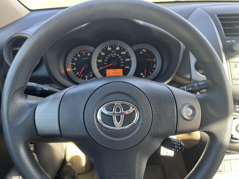 Toyota RAV4 Base I4 2WD 2011
