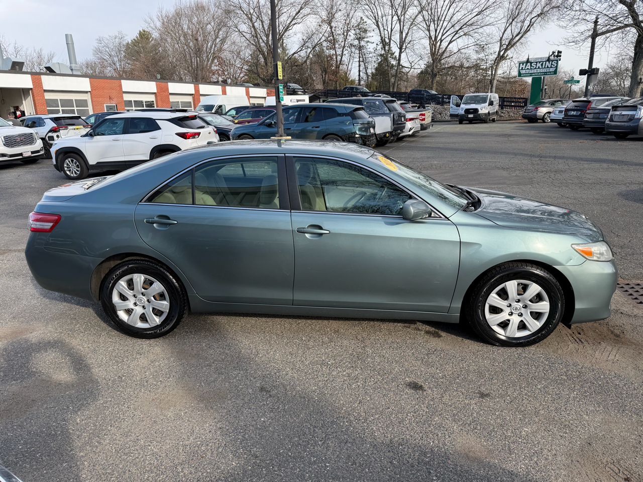 Toyota Camry SE 6-Spd AT 2010