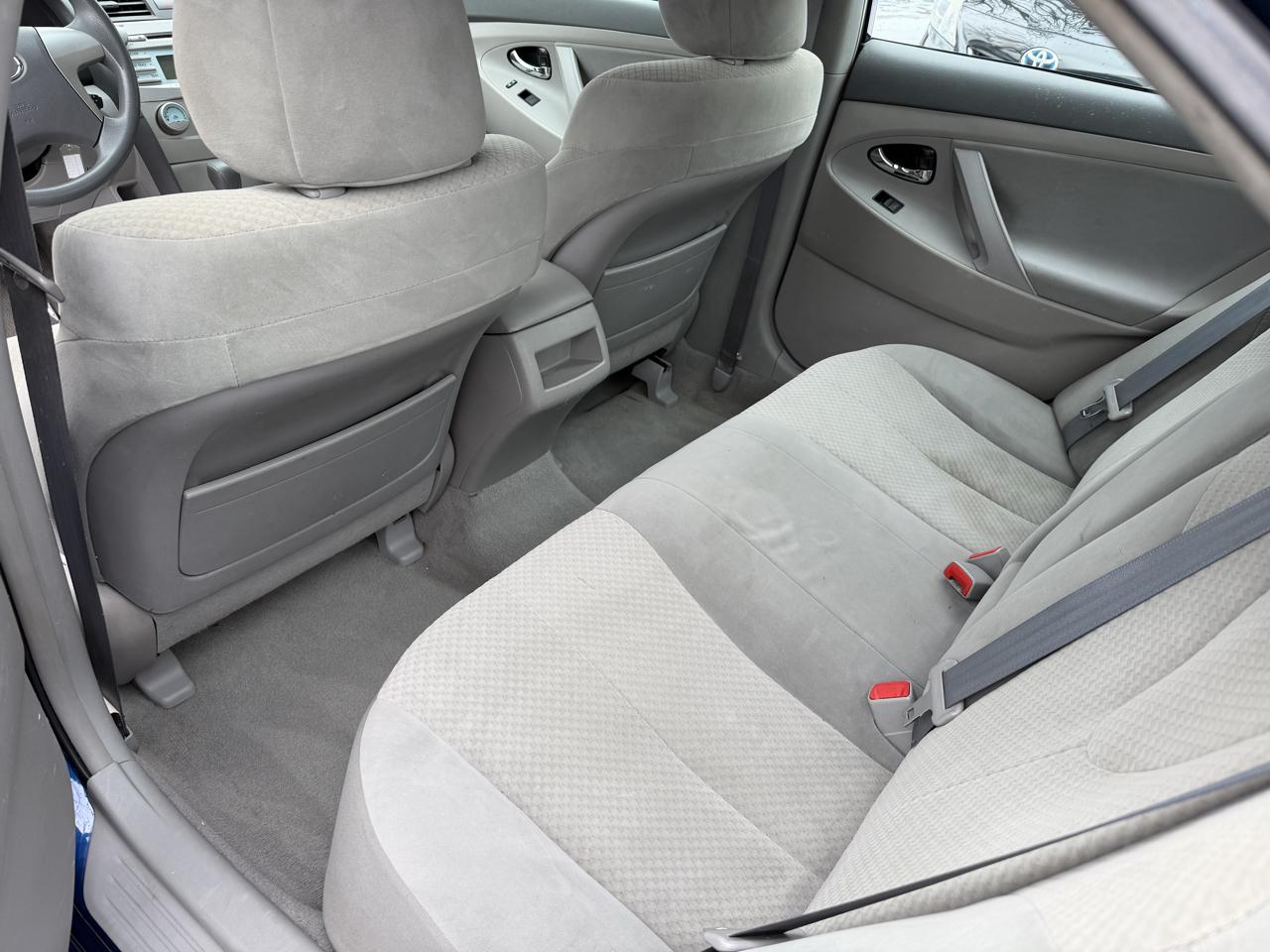 Toyota Camry LE 5-Spd AT 2009